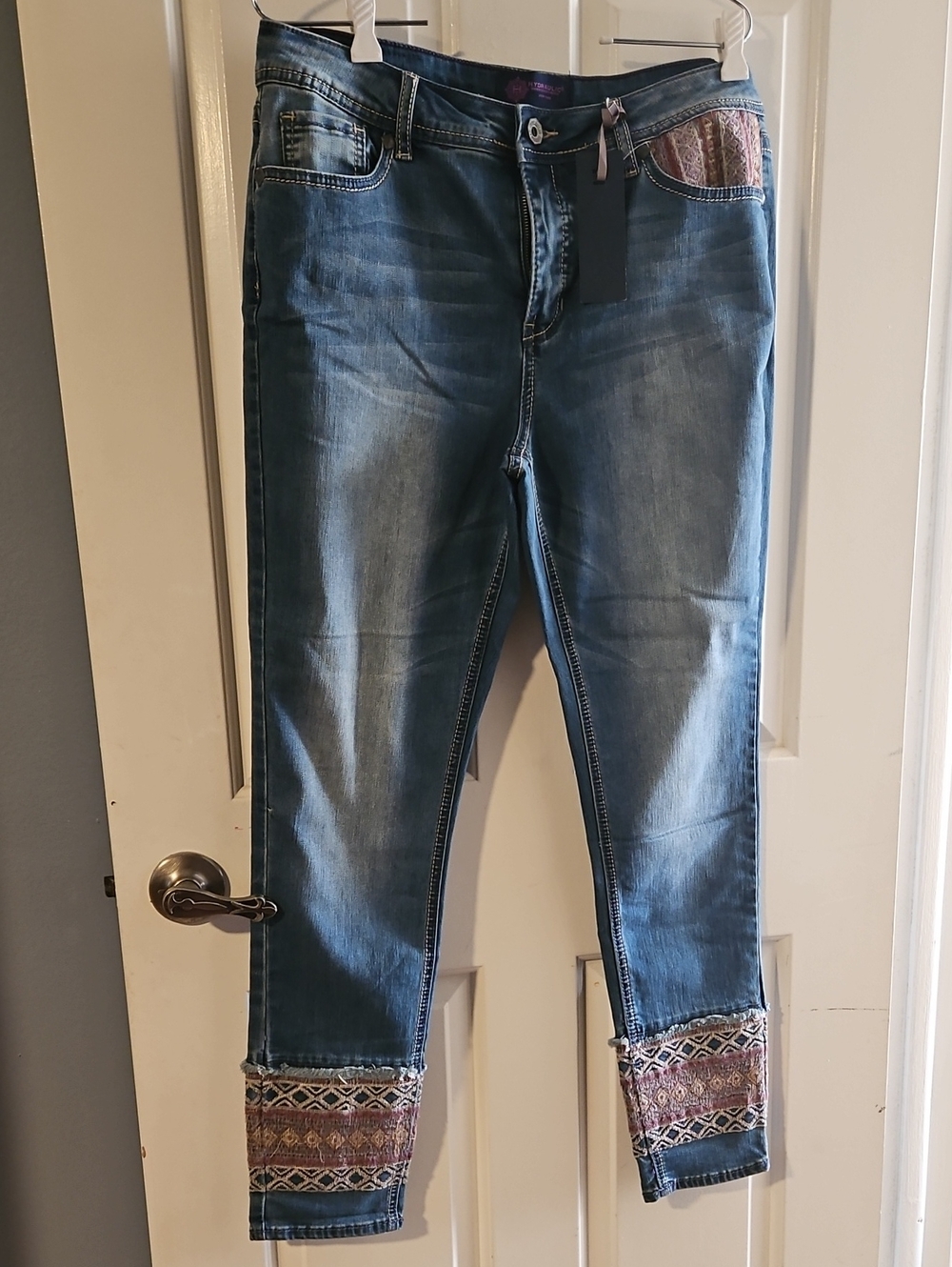 NWT Hydraulic Embroidered And Embellished Cuff Mid RiseBlue Jeans for Women Sz 1